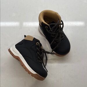Baby Gap Black/Tan Boots (size 5)